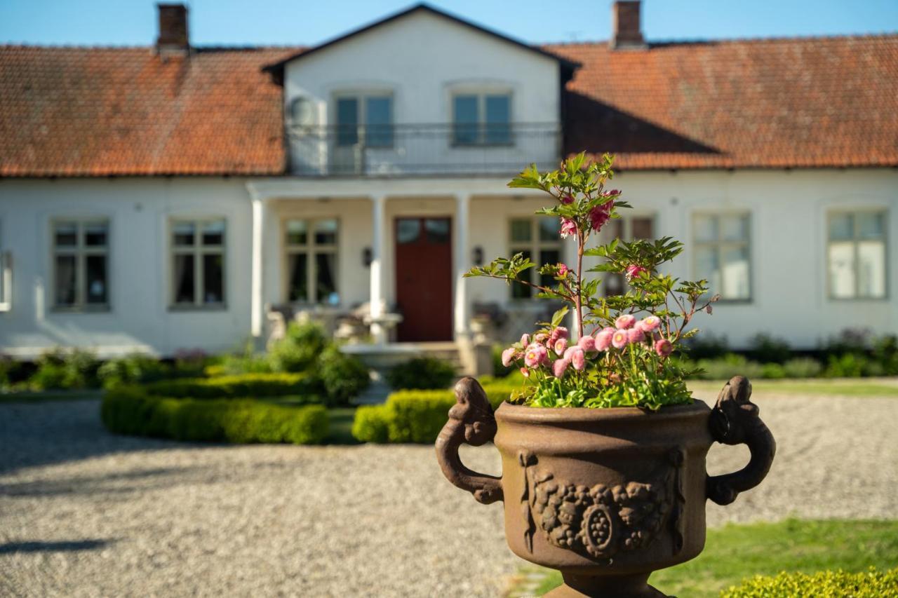 Svabesholms Kungsgards B&B Och Pensionat Stenshuvud Kivik Exterior photo
